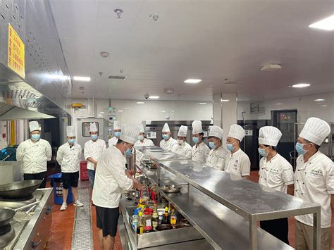 在新东方烹饪学校学厨师也可以升级打怪_福建厨师培训,烘焙,西点,西餐,小吃培训学校-福建新东方烹饪学校