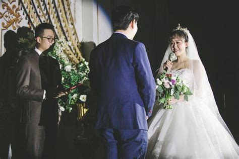 网友晒出李现日本参加好友婚礼照片，造型乖巧，和同参加婚礼的朋友合影-新闻资讯-高贝娱乐