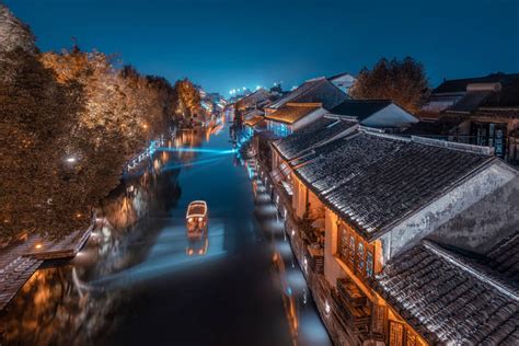 去杭州旅游,晚上哪里的景色最好?