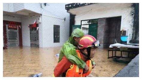 广东连平县强降雨致村庄被淹 村民被困__财经头条