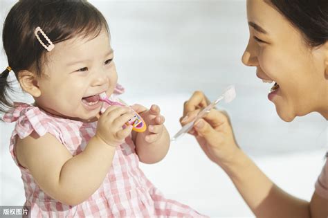 婴儿几个月用磨牙棒（四个半月）-幼儿百科-魔术铺