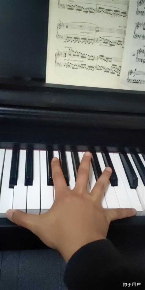 从小弹钢琴的手有多难看？ - 知乎