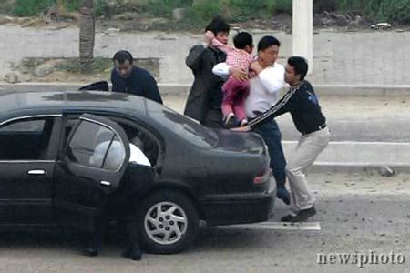 上海歹徒劫持一女孩 警方成功解救人质(组图)-搜狐新闻中心