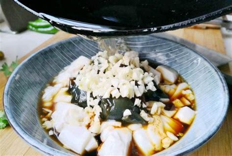 【北豆腐拌松花蛋的做法步骤图，怎么做好吃】橘猫壮壮_下厨房
