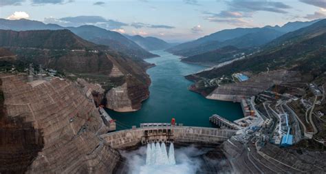 【小镇藏龙卧虎，这里有世界第三大水电站!| 在中国西南方】_傻大方