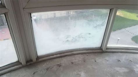 门窗玻璃起雾或自爆的原因是什么_威尔普斯门窗
