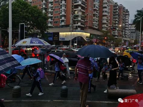 广州出现持续降雨，局地发出暴雨红色预警|暴雨|降雨|广州市_新浪新闻