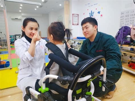 辽宁省残疾人服务中心免费为小儿患者进行肢体康复训练和治疗_辽宁频道-国际在线”
