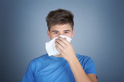 风热感冒症状有哪些（风热感冒有哪些症状体现？如何辨证施治？） | 说明书网