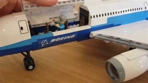 乐高lego用乐高搭建的波音787飞机细节展示