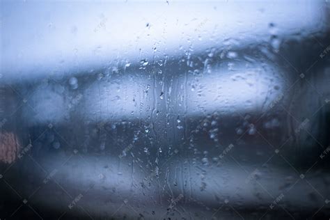 暴雨车窗上的雨滴高清图片下载-正版图片501665631-摄图网