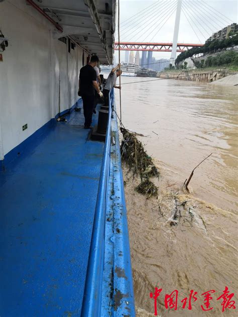 重庆遇汛期最大洪水 游轮轮驾人员坚守岗位保安全 - 水运 - 人民交通网