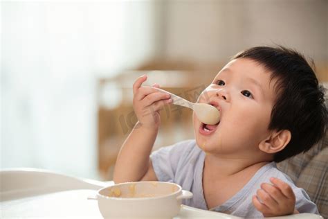 七个关于宝宝吃饭的误区，解决宝宝不爱吃饭问题