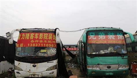 河南郑州十余辆大巴组成“商业街” 车内设备齐全-新闻中心-南海网