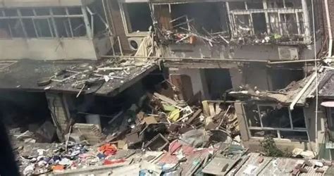 宁夏银川一烧烤店燃气爆炸现场楼层间楼梯被炸毁已发现搜救38人_腾讯视频