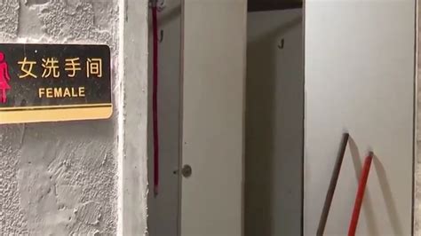 男子在广场女厕门口偷拍被抓，警方：行政拘留10日_凤凰网