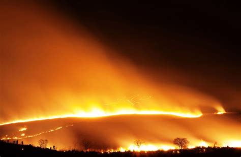 新疆:五彩湾火烧山 热烈燃烧的人文景观！|火烧山|五彩湾|新疆_新浪新闻