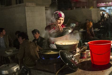 新疆和田夜市：一颗粽子的红色基因-中国民族网