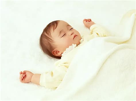 婴儿趴身上睡觉好吗（宝宝睡觉为啥都喜欢）-幼儿百科-魔术铺