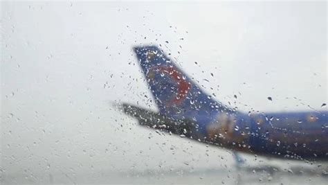 因为天气原因航班取消怎么办 - 业百科