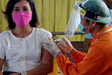科兴新冠疫苗对印尼医护保护率94% 美媒：极为出色_手机新浪网