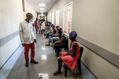 奥密克戎感染人数激增！南非医院：已准备好迎接患者的涌入 - 华尔街见闻