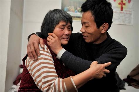 4岁男孩被拐33年后认亲：父亲离婚后抱憾离世，妈妈仍守在原地-大河新闻