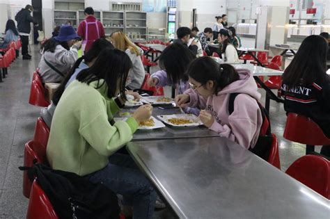 岳阳市平江新城学校：推行无声就餐，让文明成为一种习惯_清风网