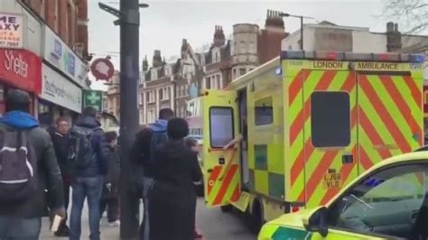伦敦发生持刀伤人案 造成至少3人受伤 警方开枪击毙嫌犯_凤凰网视频_凤凰网