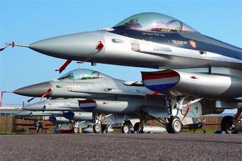 西方向乌克兰提供F16战斗机，军迷热议的F16大战苏35，即将上演？|苏35|乌克兰|F16战斗机_新浪新闻