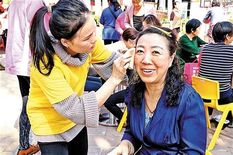文化随行-海滨街道春华社区开展“三八妇女节”DIY手工系列活动
