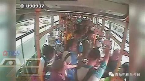 83岁老人要求学生公交上让座，乘客帮说话被怼_澎湃号·媒体_澎湃新闻-The Paper
