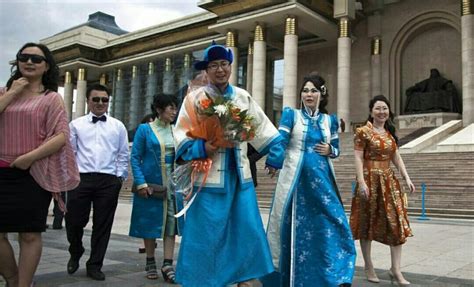 实拍蒙古国女人, 普遍是“虎背熊腰”|蒙古国|新婚夫妇|游牧_新浪新闻