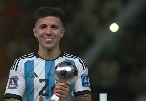 国家队首秀助攻梅西破门！阿根廷21岁新秀：我有机会参加世界杯|恩佐|B费|莱昂内尔·梅西_新浪新闻