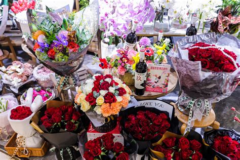 人,商业,销售花卉花店的花店妇女制作高清图片下载-正版图片300594359-摄图网