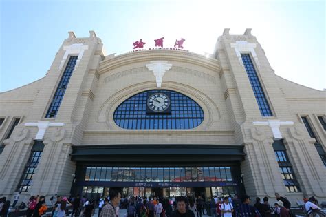 信阳日报-图片-花园式的信阳火车站北广场投入使用