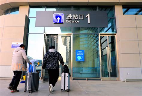 高铁许昌东站广场 旅客进站已经不需要扫码、查验核酸