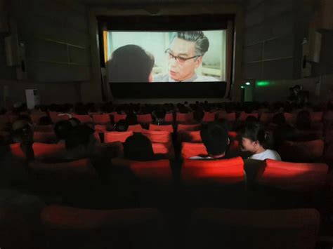 随手截图了几家北京地区电影院的票价……|票价|电影院|截图_新浪新闻