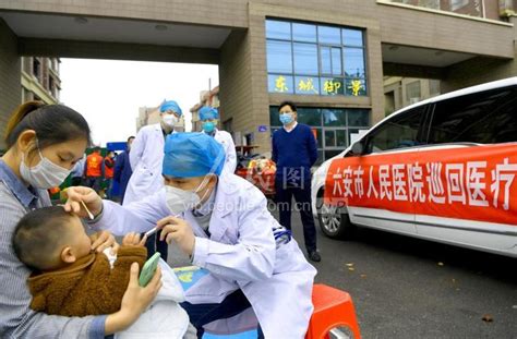 安徽六安：巡回医疗队 送医保健康-人民图片网