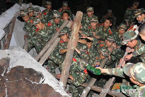 汶川地震12年丨 12张图回望那些逆行的军人身影 - 知乎