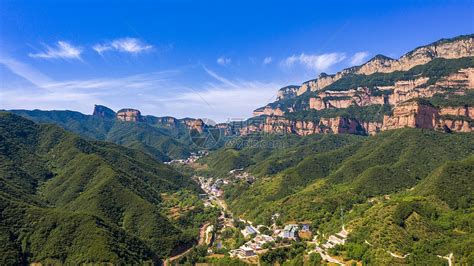 嶂石岩丹崖翠壁相辉映 | 中国国家地理网