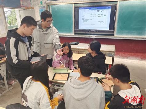 宁乡市黄材镇井冲中学教师自费12万元为学生买平板电脑 - 人物 - 新湖南