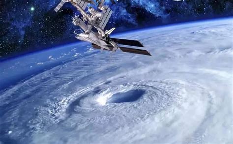 地球“开眼”了？太平洋两个超强台风共舞，两个台风眼蔚为壮观