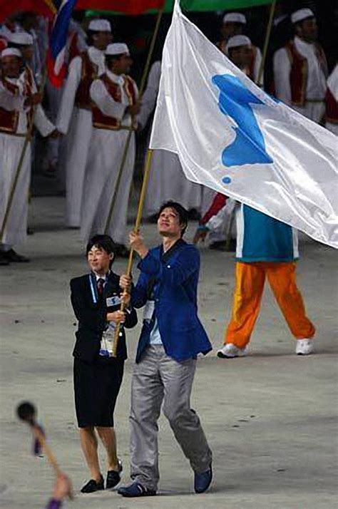 朝鲜队在国际赛场留下的泪：郑大世感动世界 金仲敬军礼唱国歌_体育_腾讯网