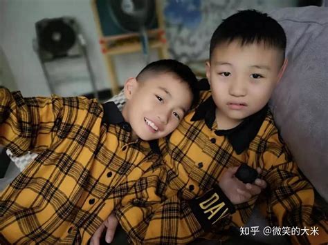 同日而生的双胞胎兄弟，其中一个被自闭症困扰，这十年他们经历了什么？