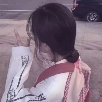 女生头像侧身温柔图片
