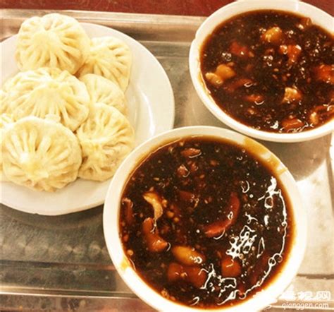 嘎巴菜是天津独有的特色早点。大家都知道嘎巴菜是素卤的|纯绿|豆面|小吃坊_新浪新闻