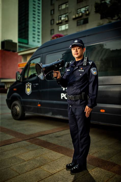 南召县公安局为离退休民警拍摄最美警礼服纪念照-大河网