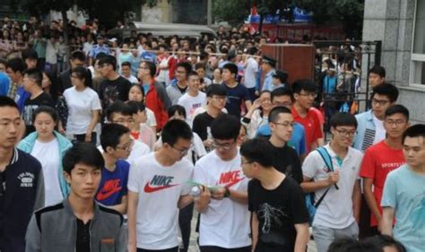 直击疫情下的广州高考首日：羊城铁骑护航，广州高考实际到考52888人-新闻频道-和讯网