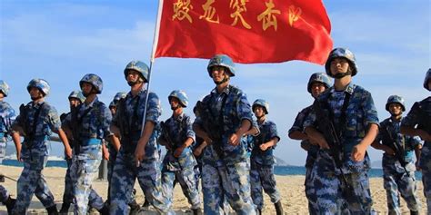 蛟龙突击队震撼来袭，告诉你什么是中国军人！|突击队|反恐精英|特种部队_新浪新闻